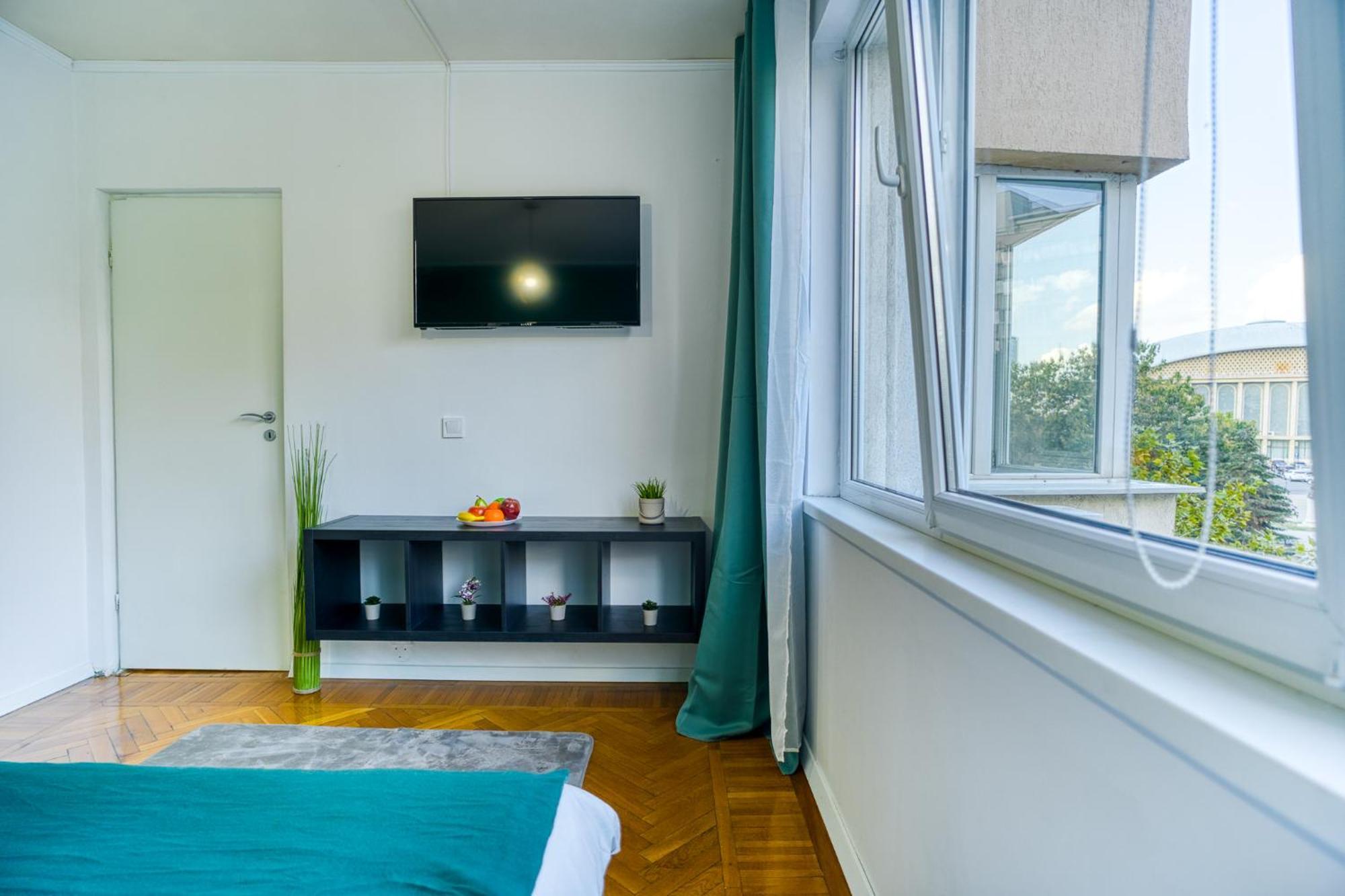 Hacienda Royal Palace - Central Designer Apartment Bucharest Exterior photo